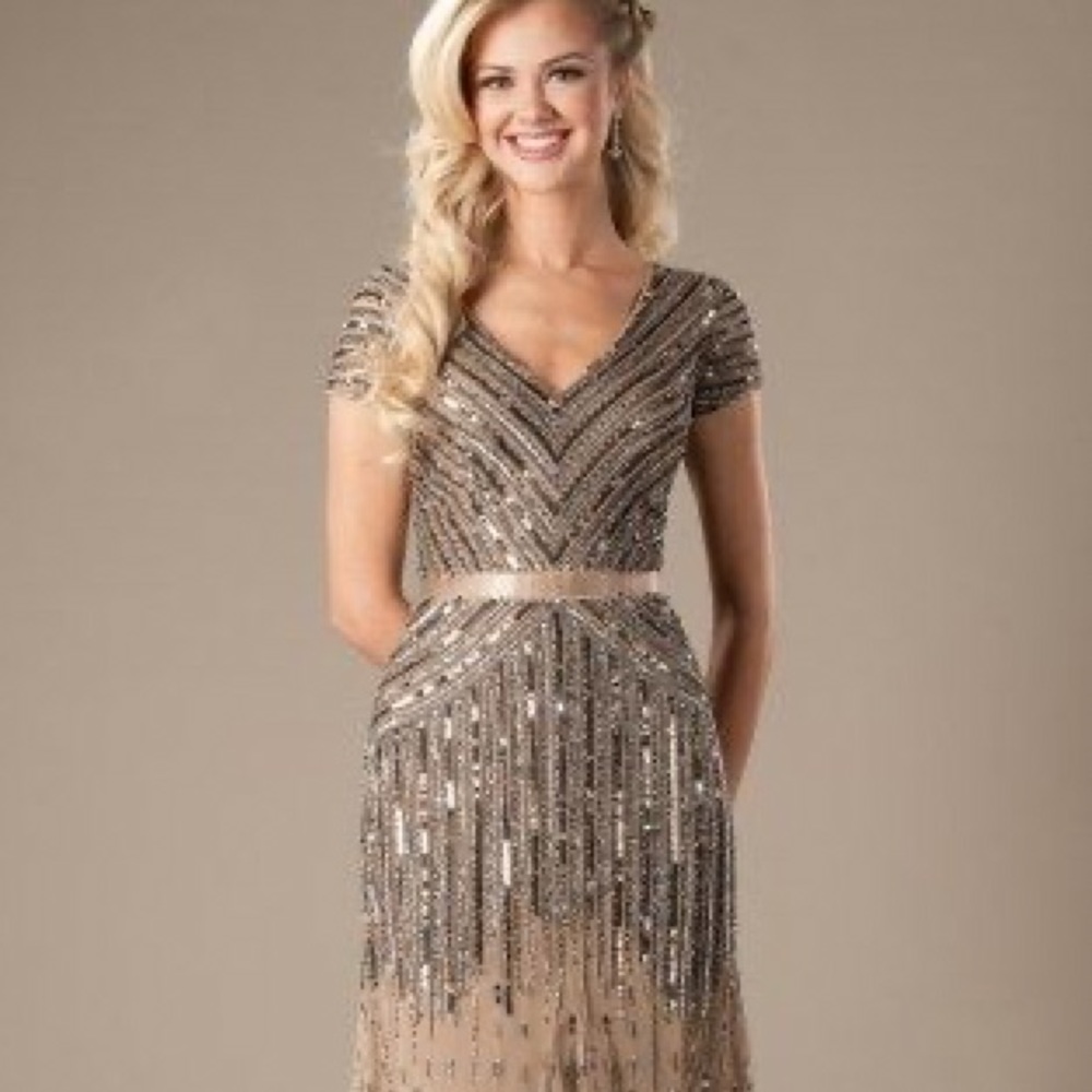 Adrianna-Papell beaded short sleeves V-Neck long evening Gown - Picture 15 of 16